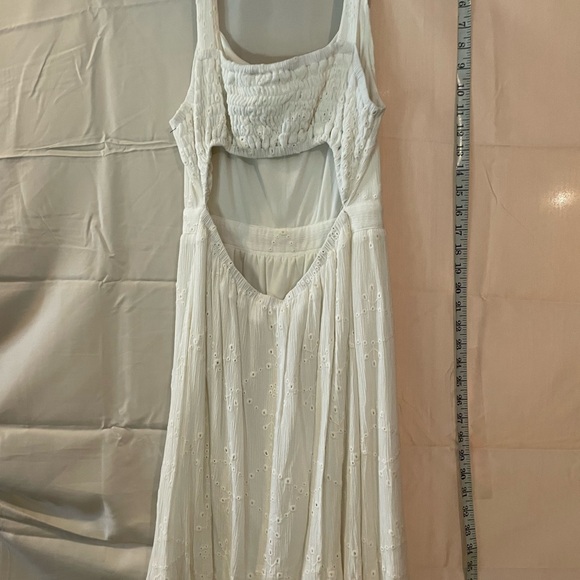 Elegant White Midi Dress - Picture 3 of 5